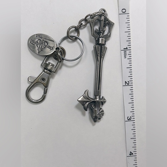 Kingdom Hearts - Sleeping Lion Keyblade Pewter Key Ring - Picture 2 of 3